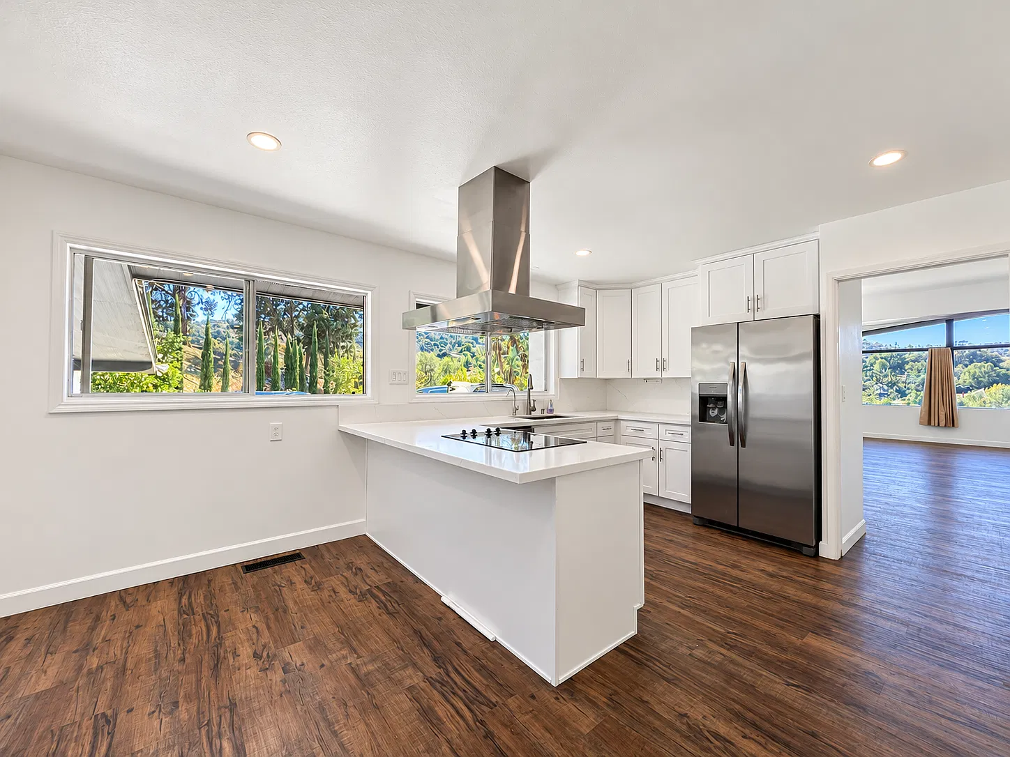 3 bed, 2.5 bath, 1800 sqft, $3,600 — Photo 3