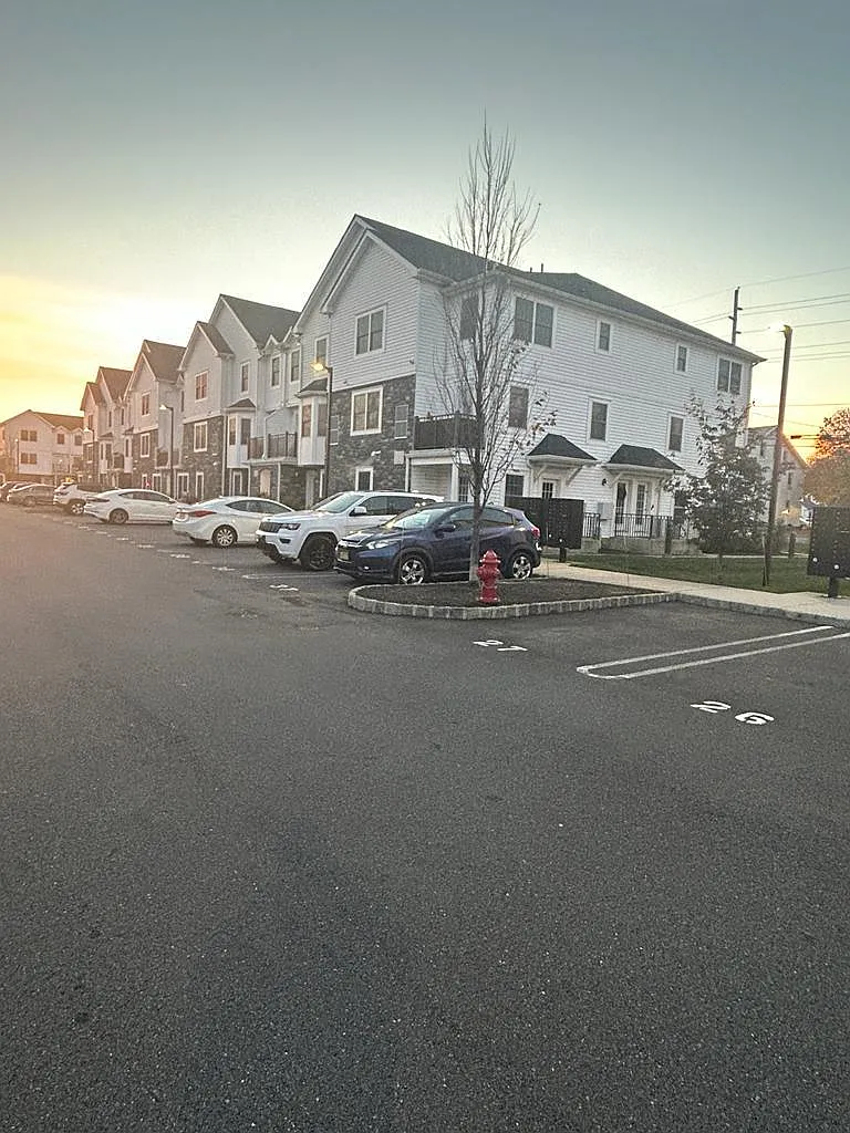 2 bed, 1428 sqft, $2,700 — Photo 2