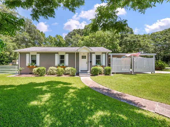 8 Paula Dr, Charleston, SC 29407