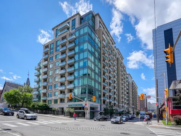 238 Besserer St #811, Ottawa, ON K1N 6B1
