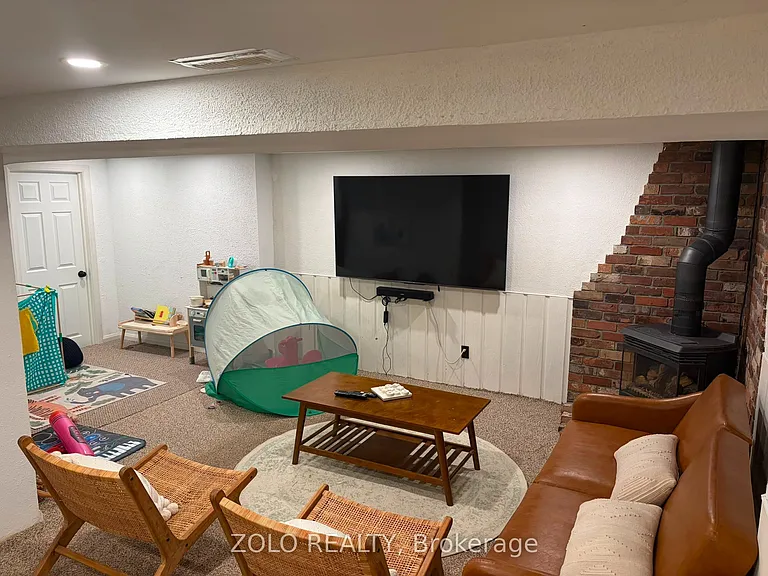 2595 Altadena Ct — Photo 15