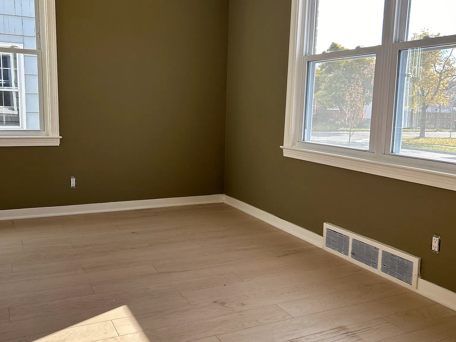 3 bed, 954 sqft, $1,750 — Photo 3