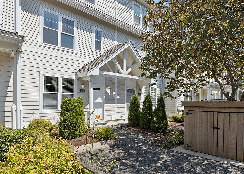 1st image of 12 Blue Jay Cir