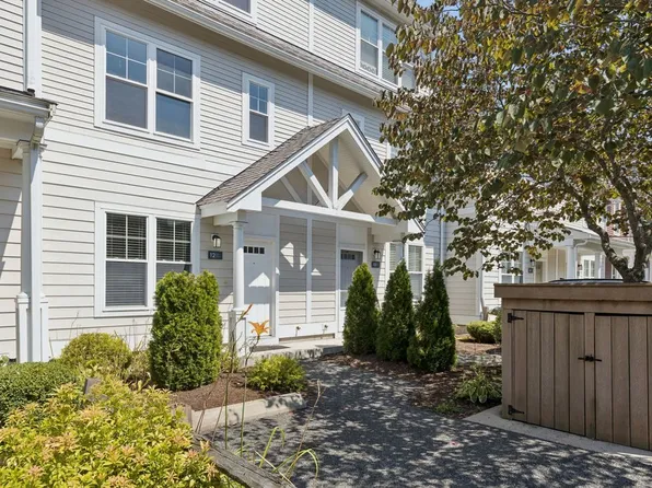 12 Blue Jay Cir, Mattapan, MA 02126