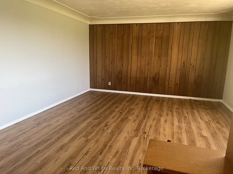 157 Schweitzer St — Photo 8