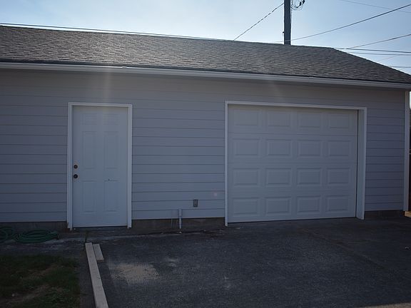 Detached garage/bonus space
