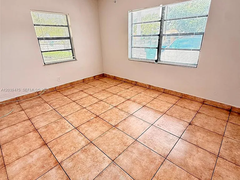 204 NW 28th Ave — Photo 8