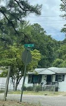 Exterior Neighborhood (street photo)