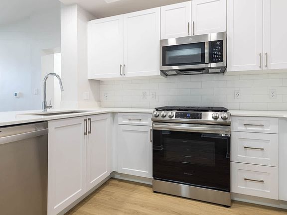 Kitchen with S
