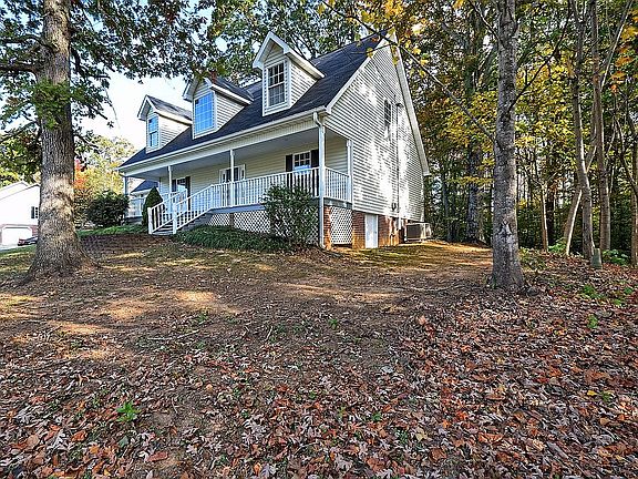 3rd image of 132 Woodland Dr