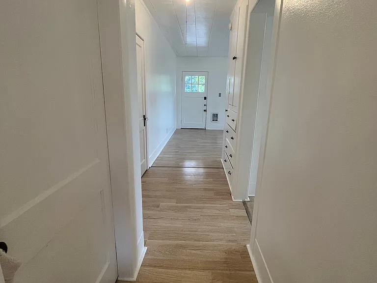 214 E 11th St #1 — Photo 3