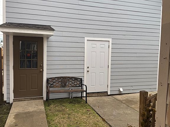 3rd image of 606 N Carrollton Ave #B