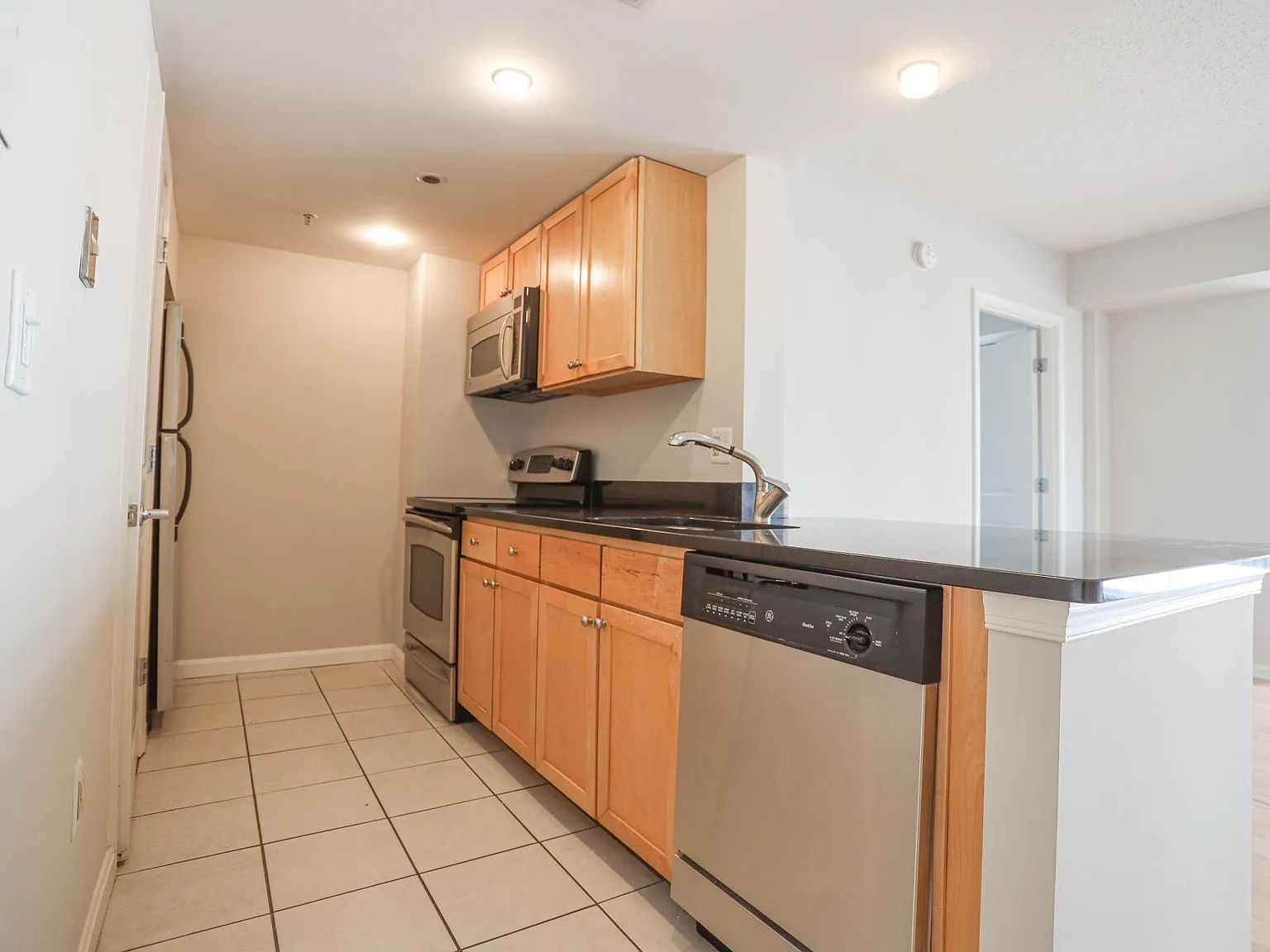 2 bed, 750 sqft, $3,200 — Photo 4