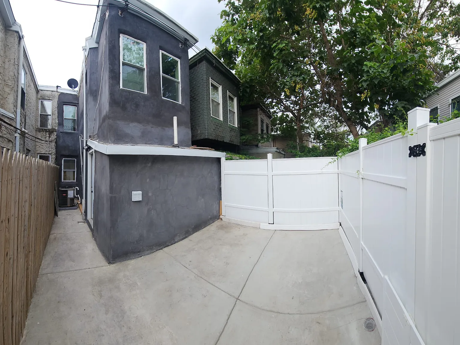 3 bed, 1458 sqft, $2,450 — Photo 2
