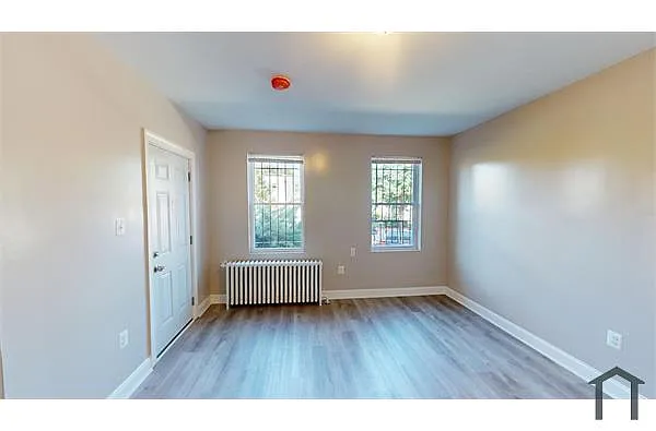 Building Photo - 105 35th St NE #2