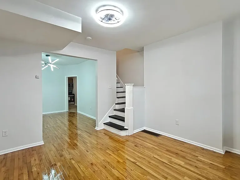5415 Media St — Photo 2