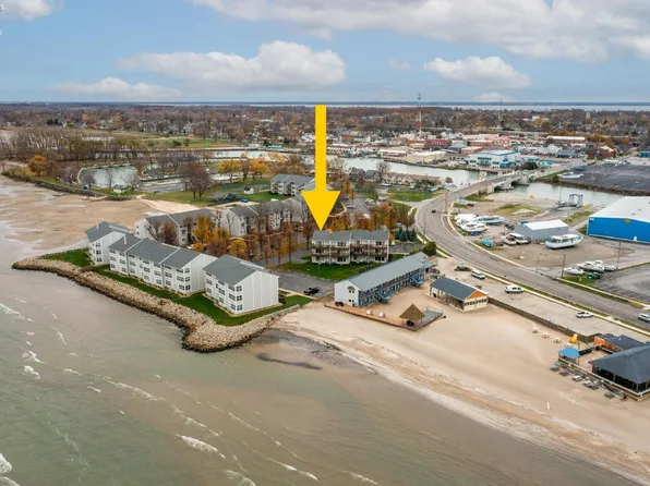 248 W Lakeshore Dr APT D, Port Clinton, OH 43452