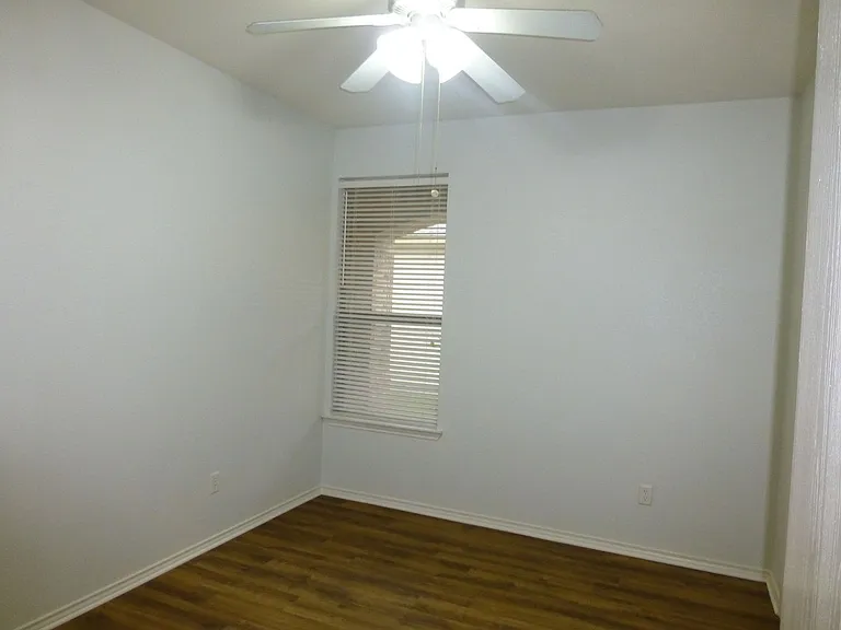 1726 E Mesa Park Cv — Photo 8