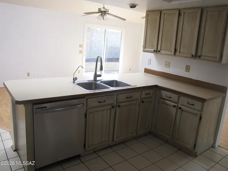9946 E Leila Dr — Photo 2