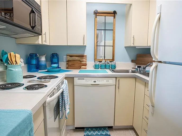 303 Atlantic Ave #402 — Photo 12