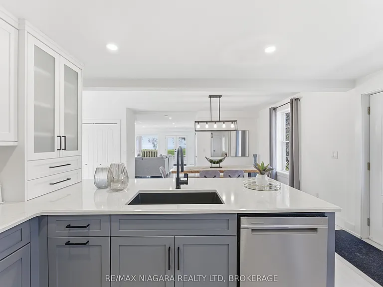 616 Lakeshore Rd — Photo 12