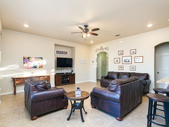 4th image of 129 Parkcrest