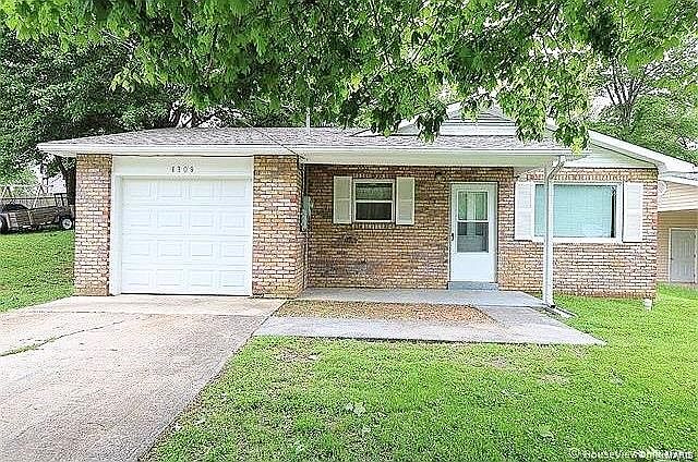 1st image of 1309 Belair Dr