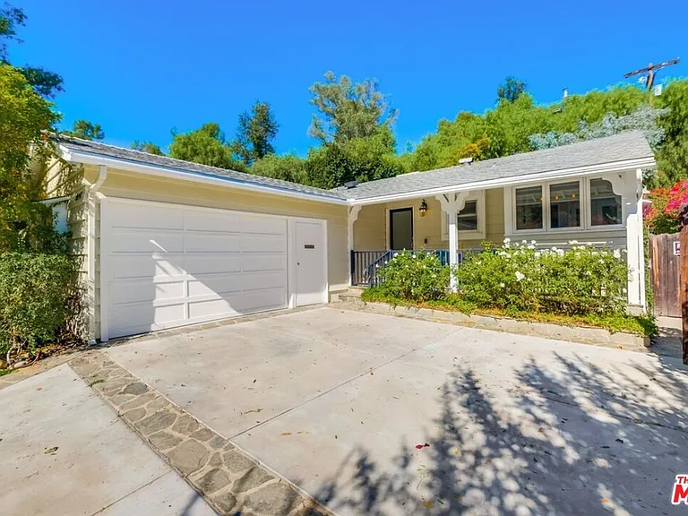 21447 Providencia St — Photo 7