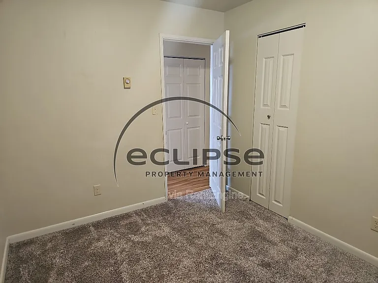 2644 Clark St — Photo 9
