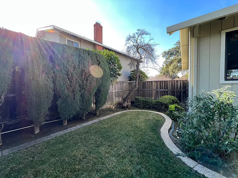 3792 Thousand Oaks Dr — Photo 11