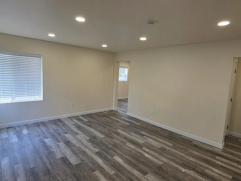 730 Myrtine St — Photo 11