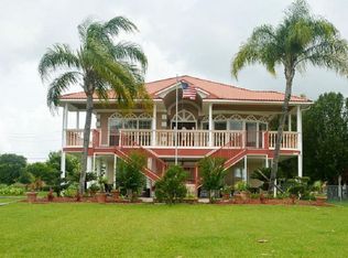 102 Bayou Dr, Baytown, TX 77520