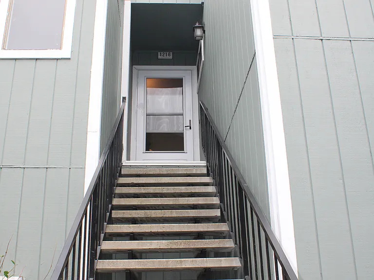 1216 Maywood Ln — Photo 34