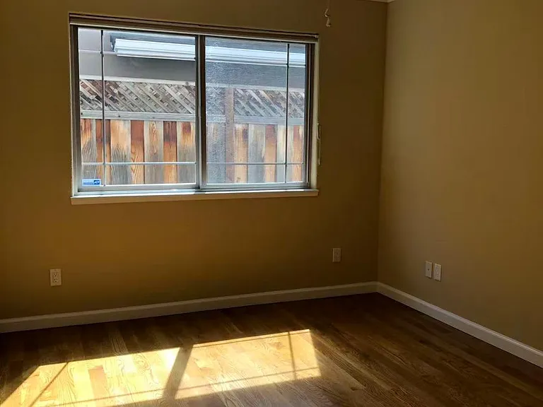 920 Rockdale Dr — Photo 10