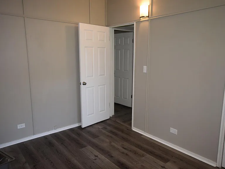 1205 Graham Ave — Photo 13