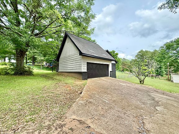 4th image of 1630 Oak Hill Rd