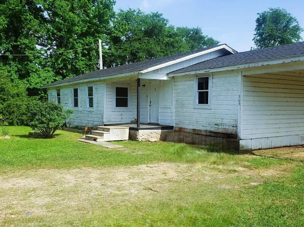 303 S Center Point St, Nashville, AR 71852