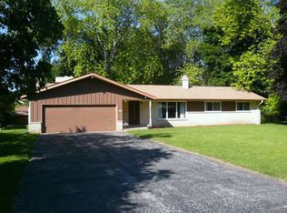 3163 S Ventura Dr, New Berlin, WI 53151