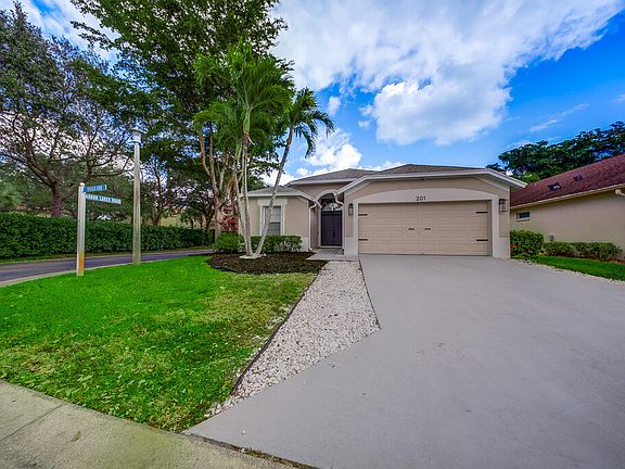 3rd image of 201 Trails End