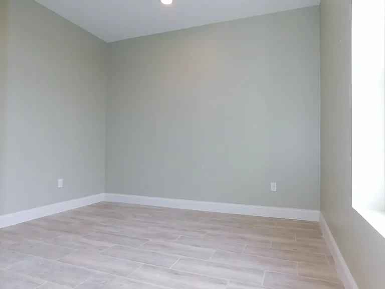 10 Roxbury — Photo 15