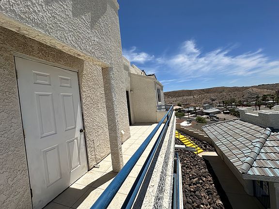 4th image of 2022 Merrill Ln Unit 3A