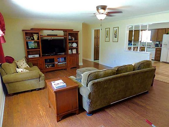 5th image of 3854 De Moss Dr