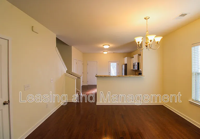 4946 Ballantine Dr — Photo 4