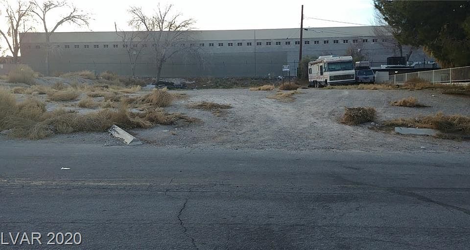 1st image of 900 N 4th St