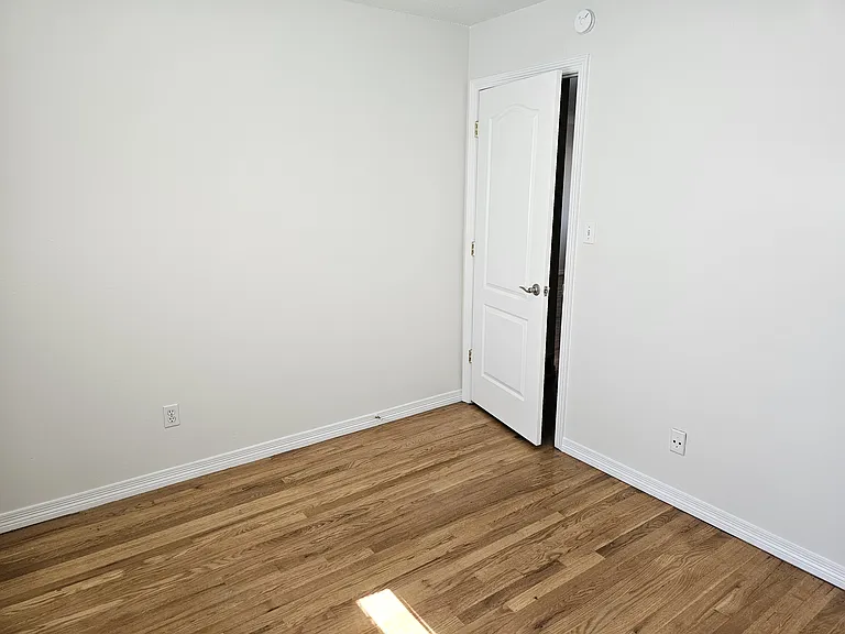 2825 Beacon St — Photo 8