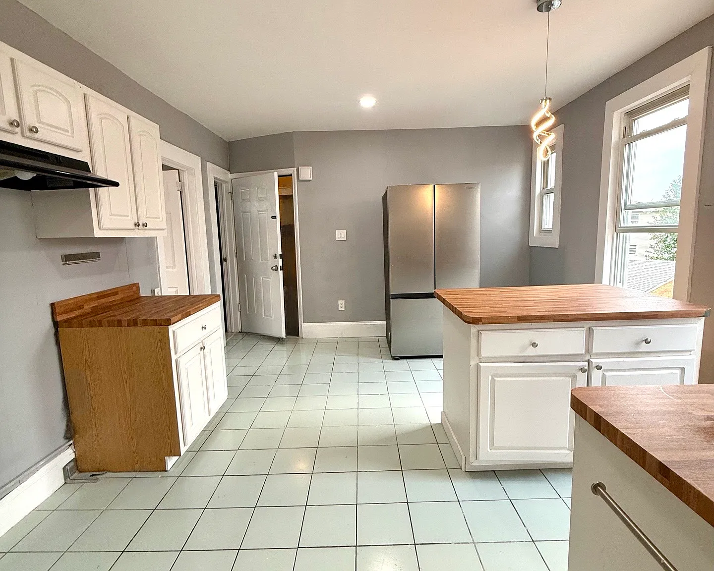 2 bed, $2,350 — Photo 1