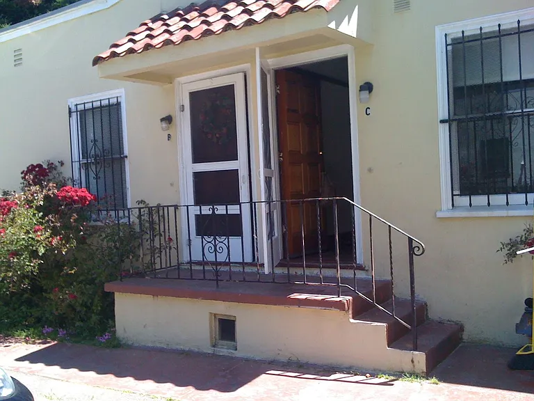 636 E 20th St #C — Photo 1