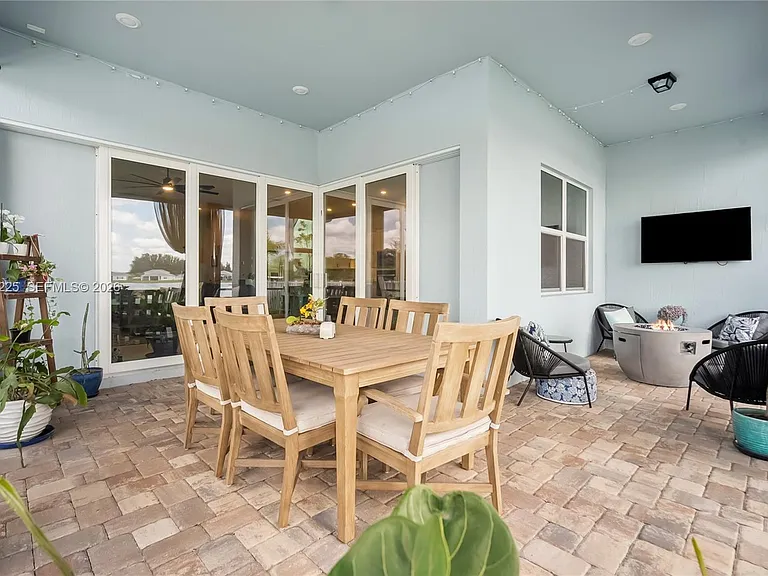 9734 SW Meridian Way — Photo 35