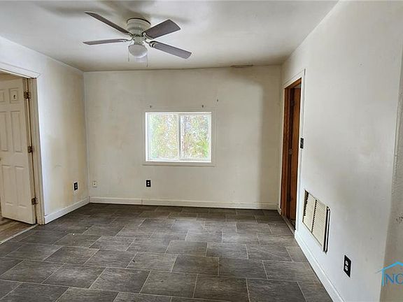 4th image of 227 Rodriguez St