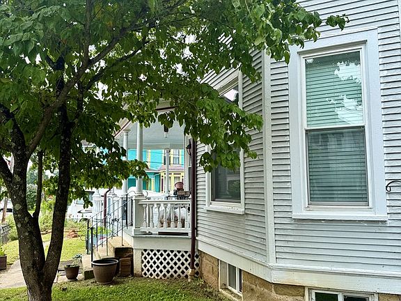 8th image of 718 Main Street